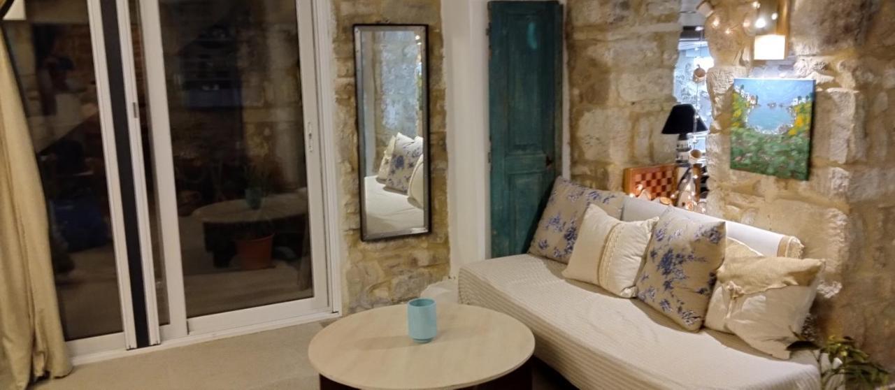 Gallery House Plouti Luaran gambar